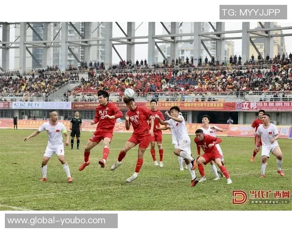 激烈对决引爆全场足球赛精彩瞬间回顾与分析